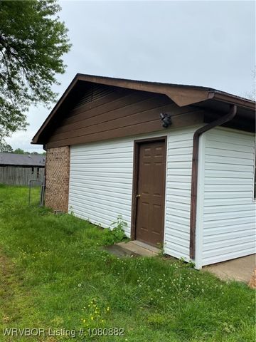 614 N School Street, Charleston, AR 72933