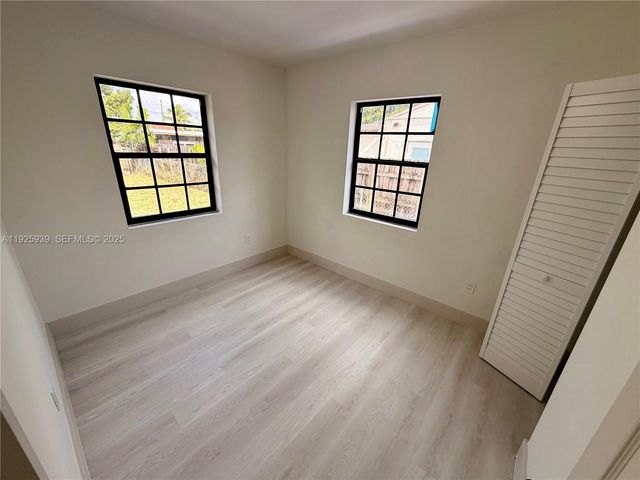 3527 NW 17th St, Miami, FL 33125