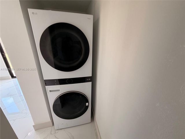 3527 NW 17th St, Miami, FL 33125