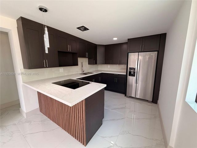 3527 NW 17th St, Miami, FL 33125