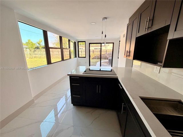 3527 NW 17th St, Miami, FL 33125