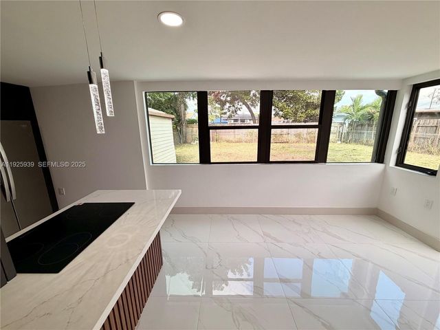 3527 NW 17th St, Miami, FL 33125