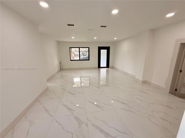 3527 NW 17th St, Miami, FL 33125