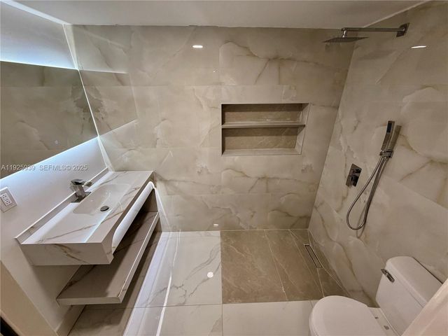 3527 NW 17th St, Miami, FL 33125