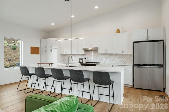 306 Broad Vista Lane, Asheville, NC 28804