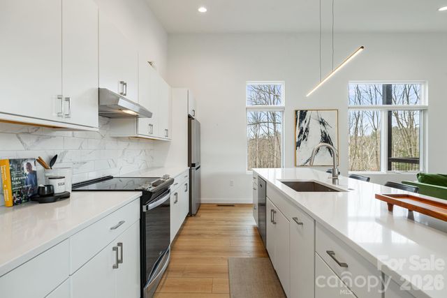 306 Broad Vista Lane, Asheville, NC 28804