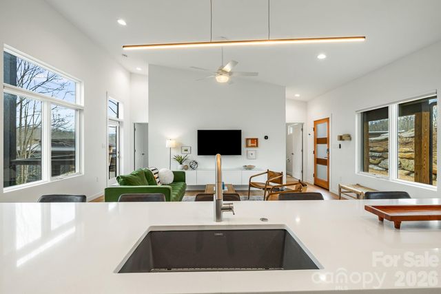 306 Broad Vista Lane, Asheville, NC 28804