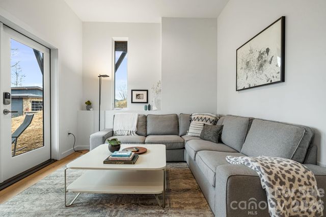 306 Broad Vista Lane, Asheville, NC 28804