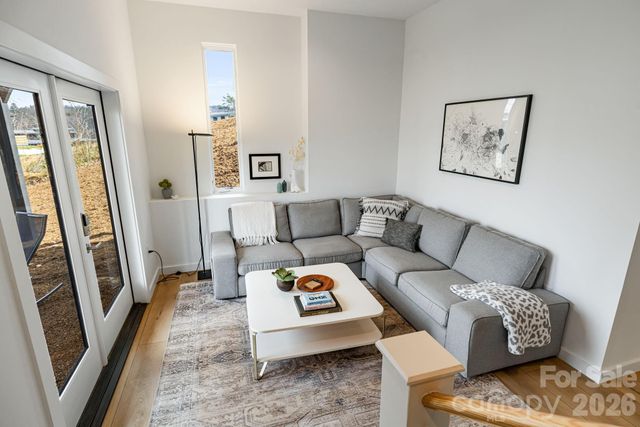 306 Broad Vista Lane, Asheville, NC 28804