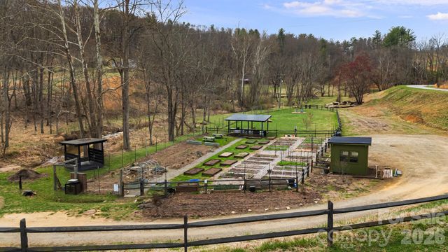 306 Broad Vista Lane, Asheville, NC 28804