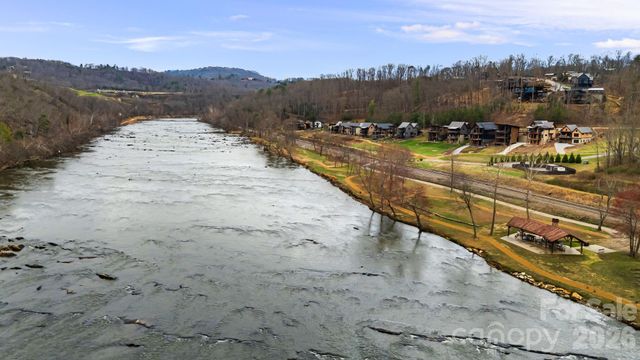 306 Broad Vista Lane, Asheville, NC 28804