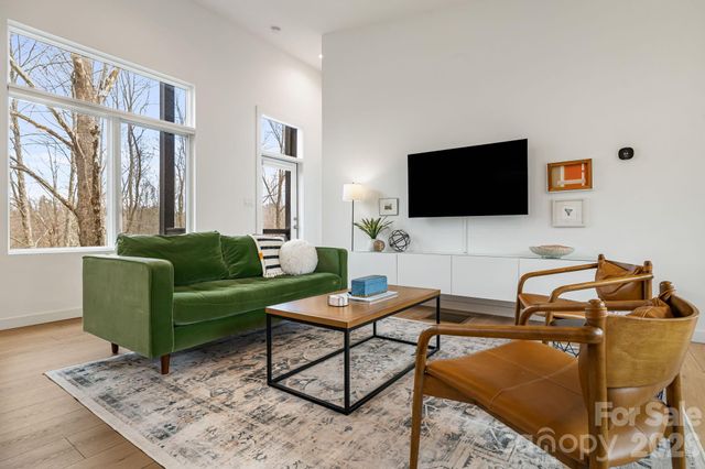 306 Broad Vista Lane, Asheville, NC 28804