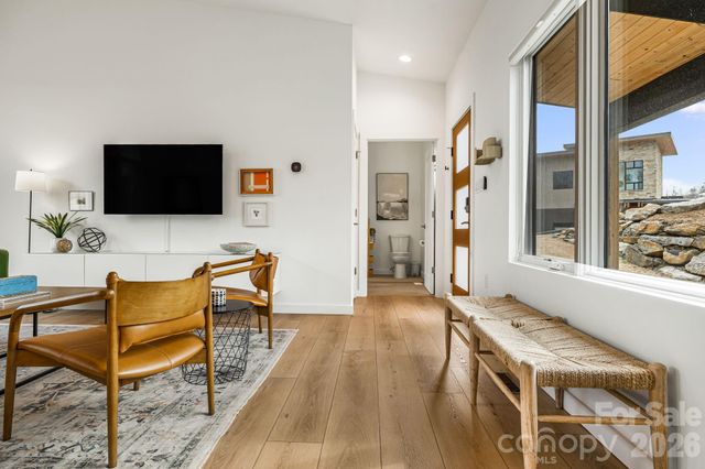 306 Broad Vista Lane, Asheville, NC 28804