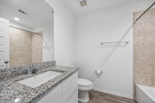 2044 Woodlark Way, Sealy, TX 77474