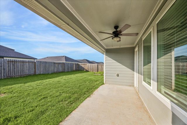 2044 Woodlark Way, Sealy, TX 77474