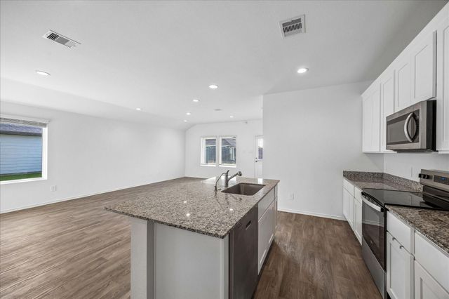 2044 Woodlark Way, Sealy, TX 77474