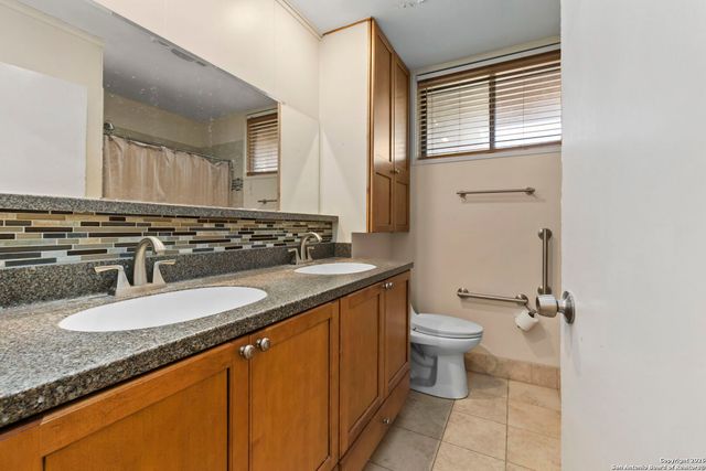 4403 Diamondhead Dr, San Antonio, TX 78218