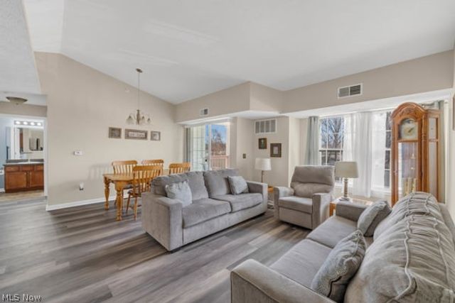 23004 Chandlers Lane 347, Olmsted Falls, OH 44138