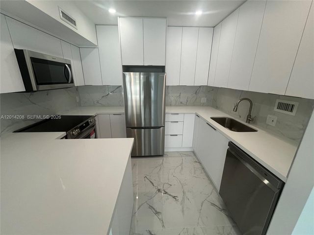 3505 S Ocean Dr 210, Hollywood, FL 33019