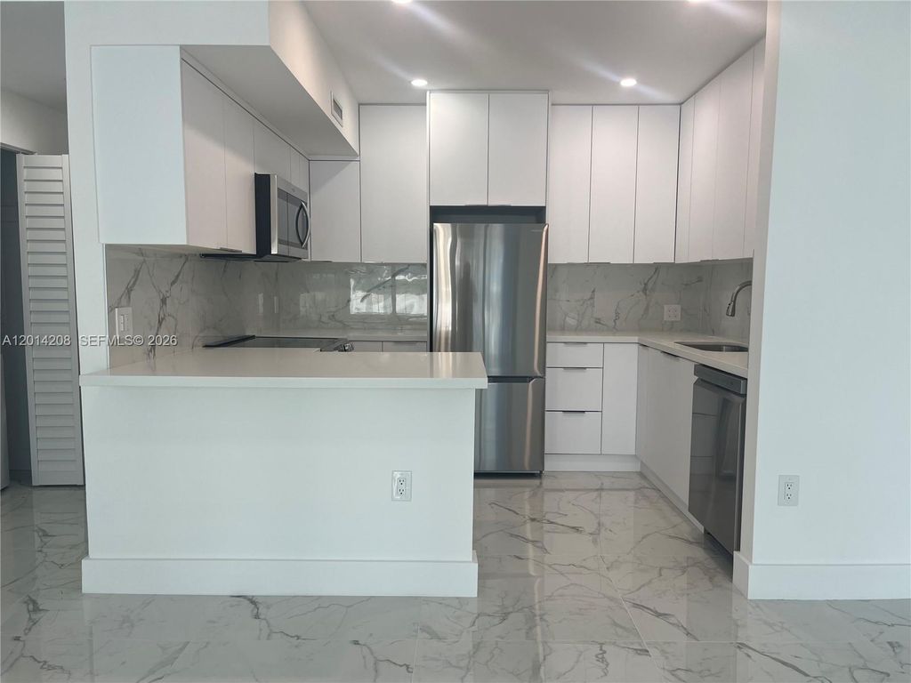 3505 S Ocean Dr 210, Hollywood, FL 33019