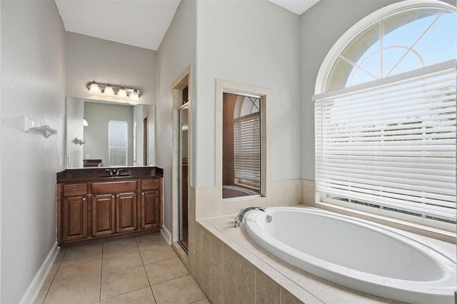 200 LAKE ARIETTA COURT, Auburndale, FL 33823