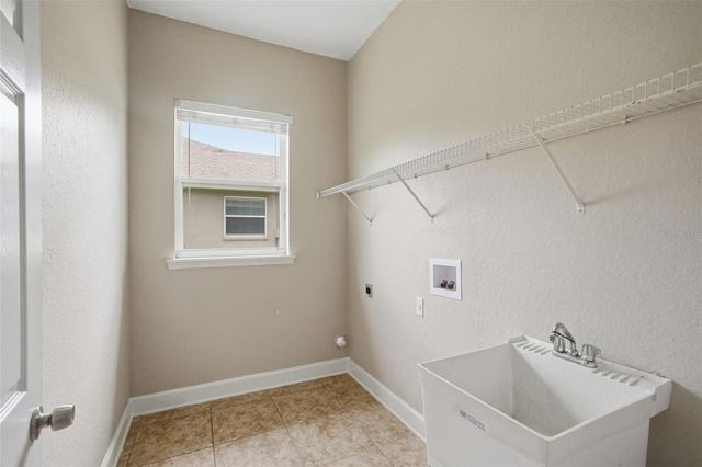 200 LAKE ARIETTA COURT, Auburndale, FL 33823