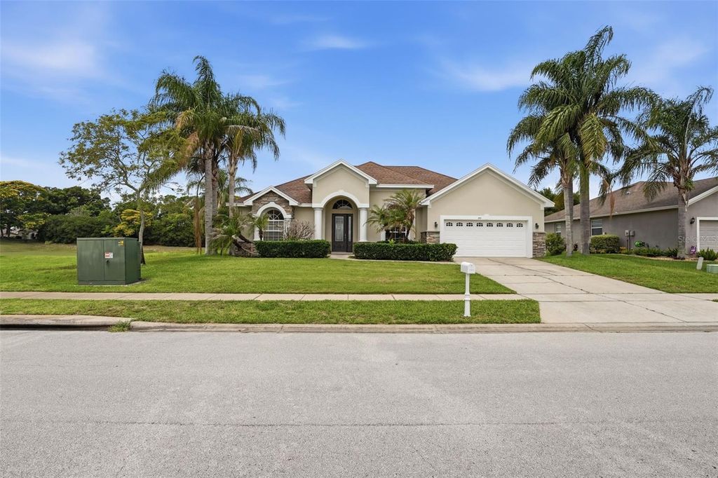 200 LAKE ARIETTA COURT, Auburndale, FL 33823