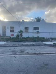 664 NW 77th St, Miami, FL 33150