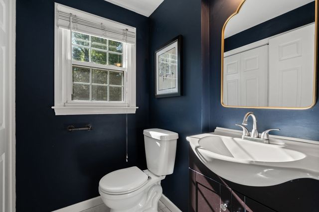 55 Hartford Ave E, Mendon, MA 01756