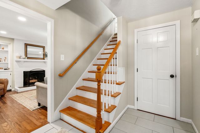 55 Hartford Ave E, Mendon, MA 01756