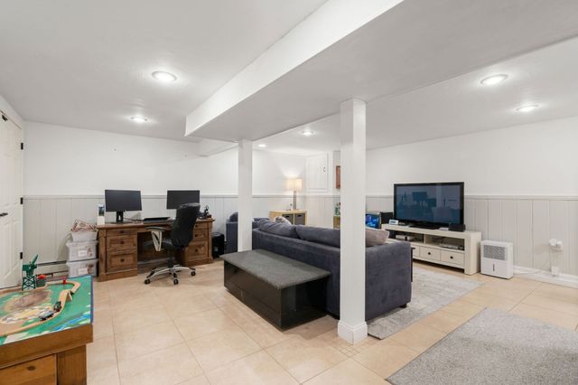 55 Hartford Ave E, Mendon, MA 01756