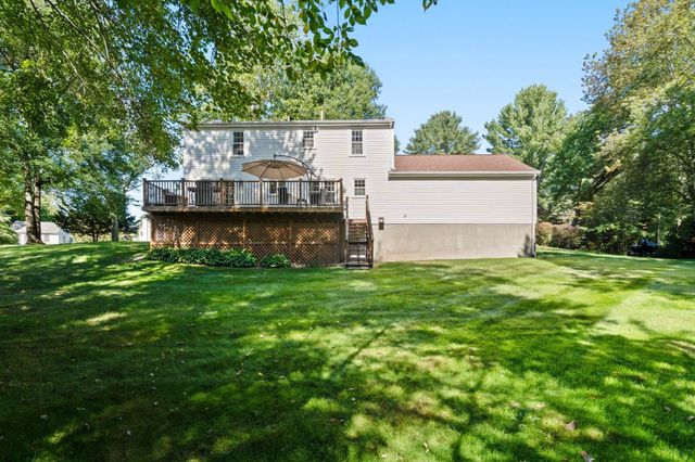 55 Hartford Ave E, Mendon, MA 01756