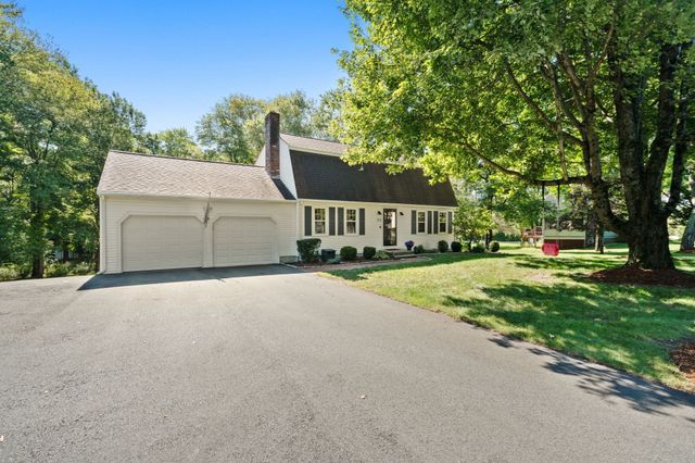 55 Hartford Ave E, Mendon, MA 01756