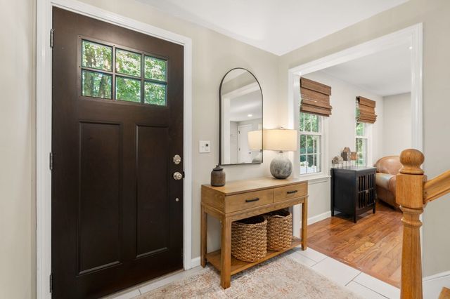 55 Hartford Ave E, Mendon, MA 01756