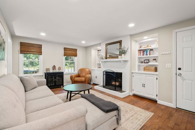 55 Hartford Ave E, Mendon, MA 01756