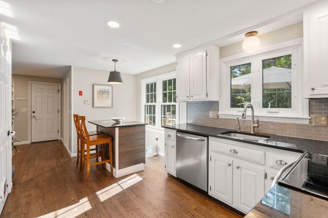 55 Hartford Ave E, Mendon, MA 01756