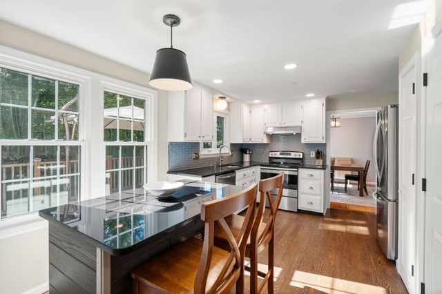 55 Hartford Ave E, Mendon, MA 01756