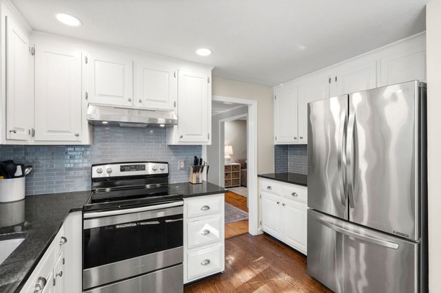 55 Hartford Ave E, Mendon, MA 01756