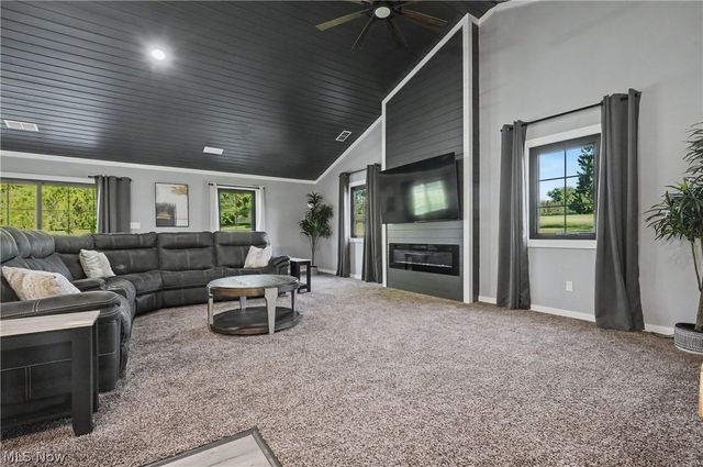 8099 W Western Reserve Road, Canfield, OH 44406