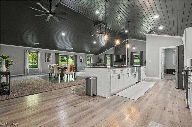 8099 W Western Reserve Road, Canfield, OH 44406