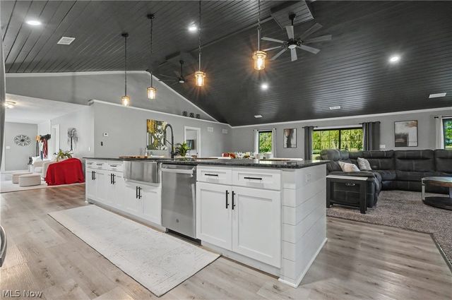 8099 W Western Reserve Road, Canfield, OH 44406