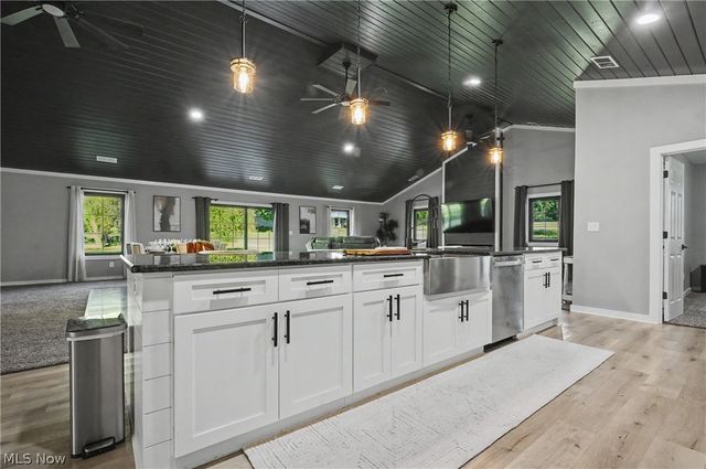 8099 W Western Reserve Road, Canfield, OH 44406