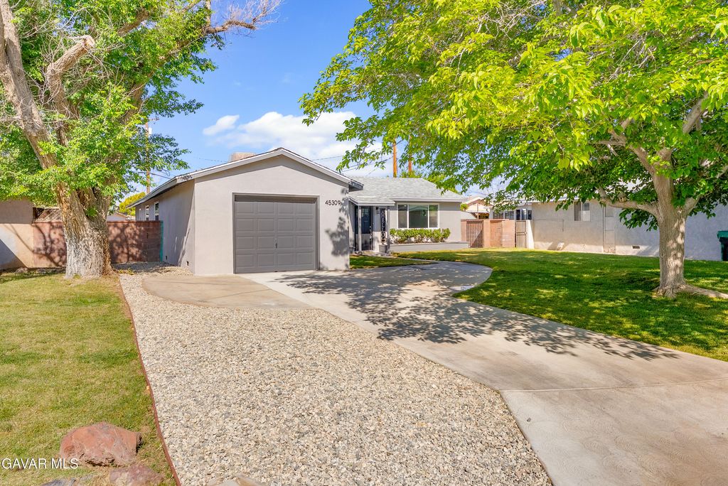 45309 Newtree Avenue, Lancaster, CA 93534