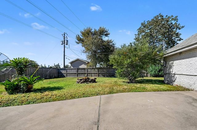 5001 Glenhaven Drive, Baytown, TX 77521
