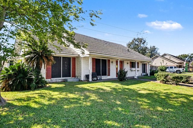 5001 Glenhaven Drive, Baytown, TX 77521