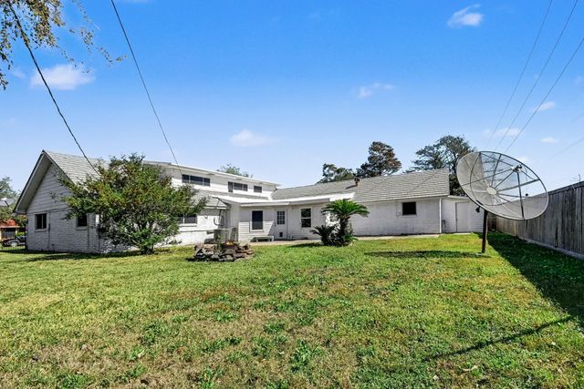 5001 Glenhaven Drive, Baytown, TX 77521