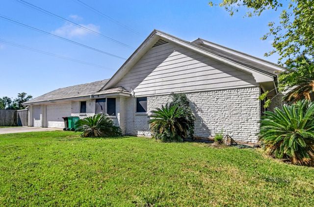 5001 Glenhaven Drive, Baytown, TX 77521