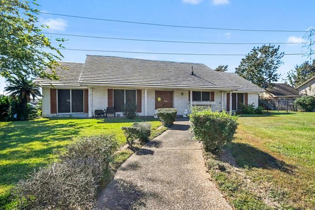 5001 Glenhaven Drive, Baytown, TX 77521