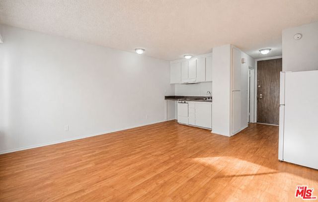 500 S Hobart Boulevard 200, Los Angeles, CA 90020