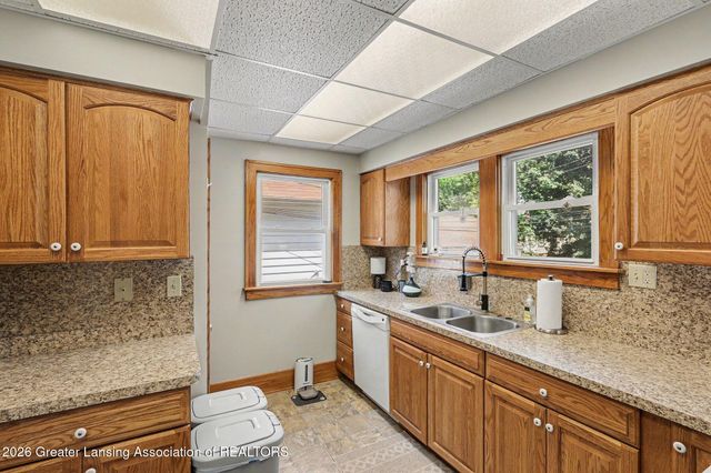 1712 Osborn Road, Lansing, MI 48915